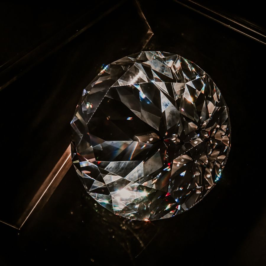 Diamante de laboratório de lapidação redonda em close