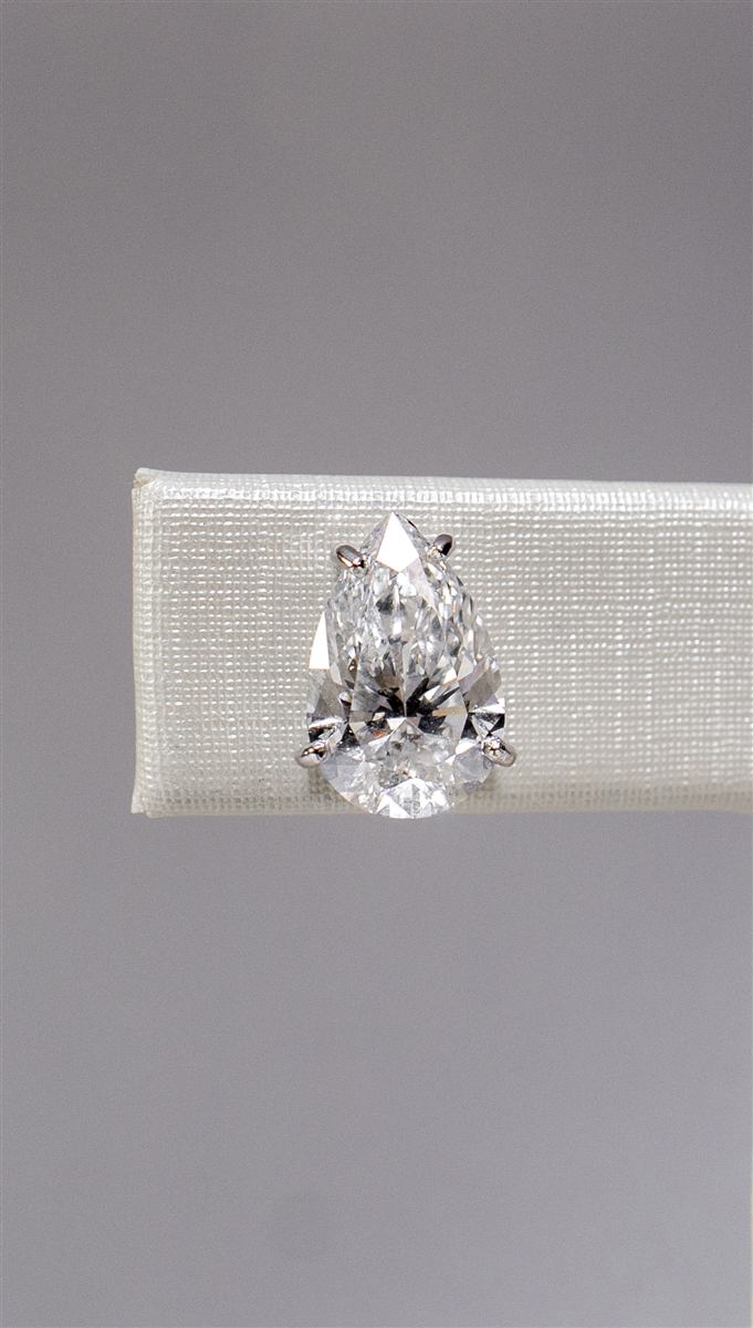 Brinco de diamante em lapidação gota, categoria Brincos